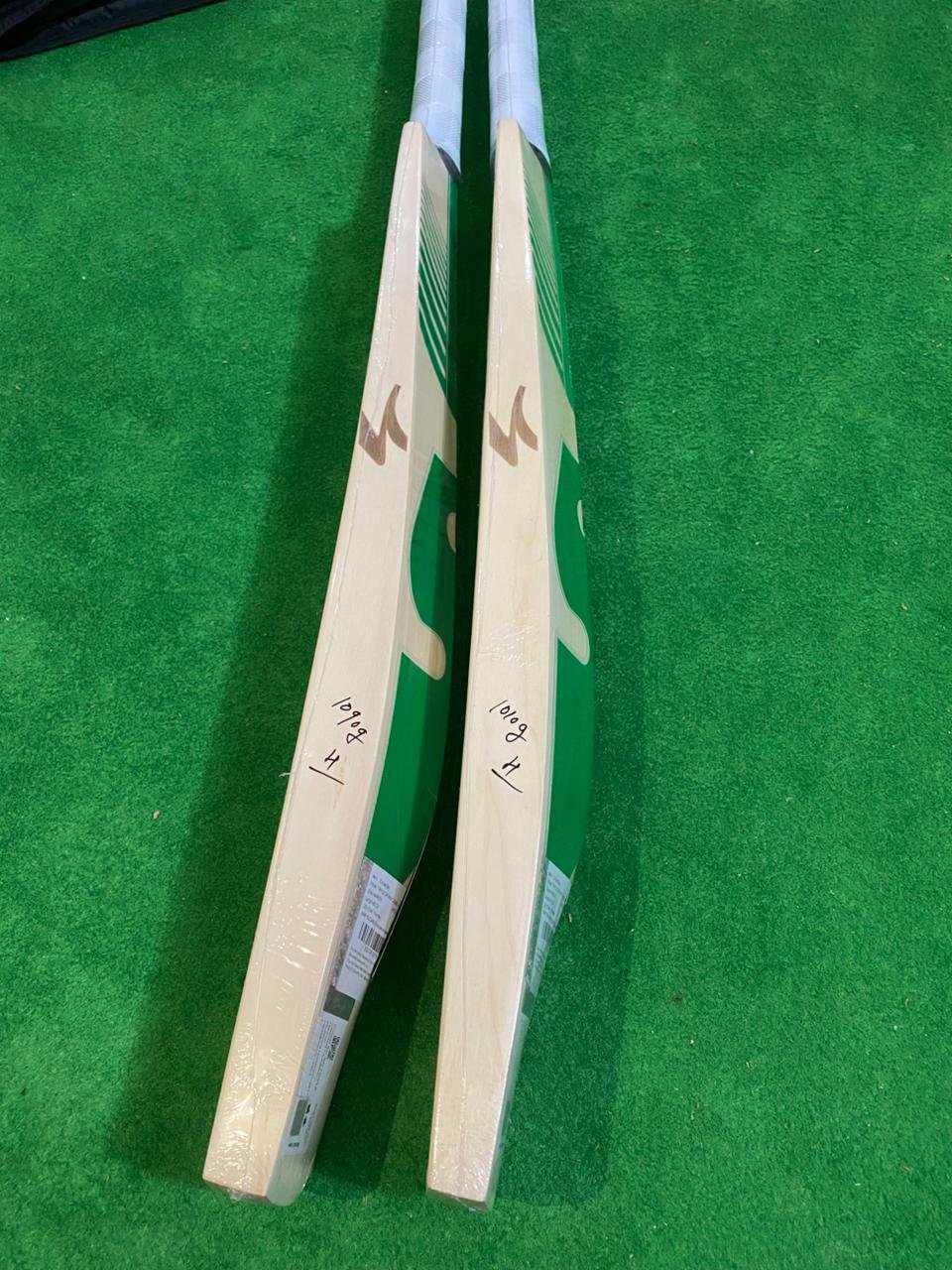 Sg Triple Crown Classic English Cricket Bat (Junior-Size) - Image 4