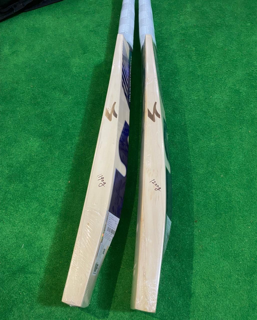 SG Triple Crown Xtreme English Willow Cricket Bat - Image 2