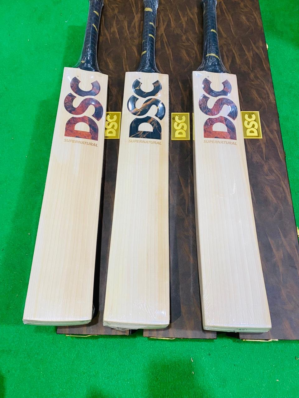 DSC Supernatural English Willow Bat (Black Marble)